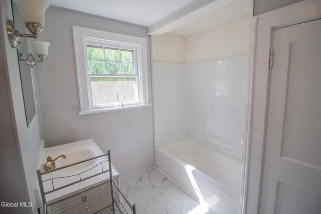 $2,350 | 9 Spring Avenue, Colonie, NY 12110