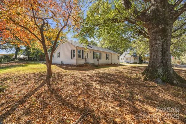 $325,000 | 227 West 27th Street, Newton, NC 28658