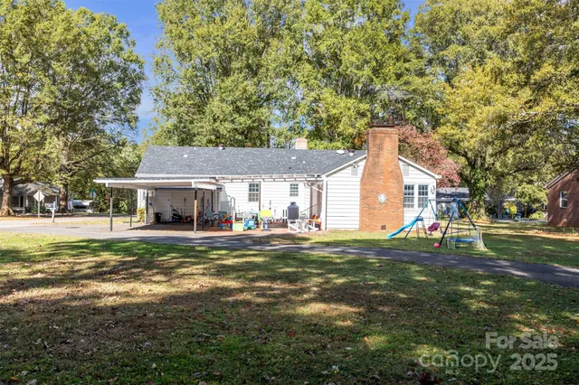 $325,000 | 227 West 27th Street, Newton, NC 28658