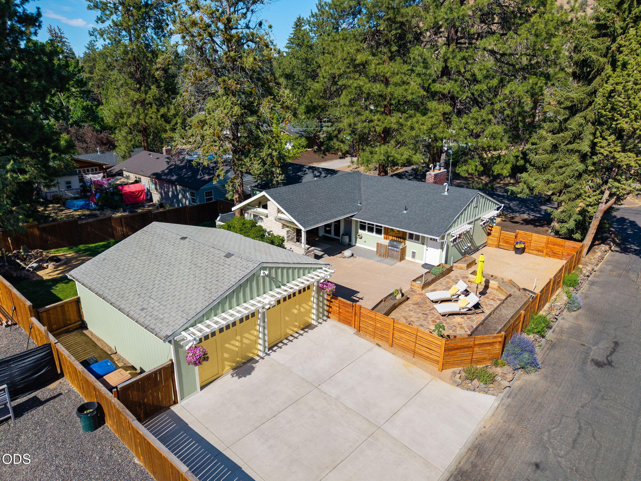 807 Northeast 10th Street Bend, OR 97701 - Photo 53 of 59