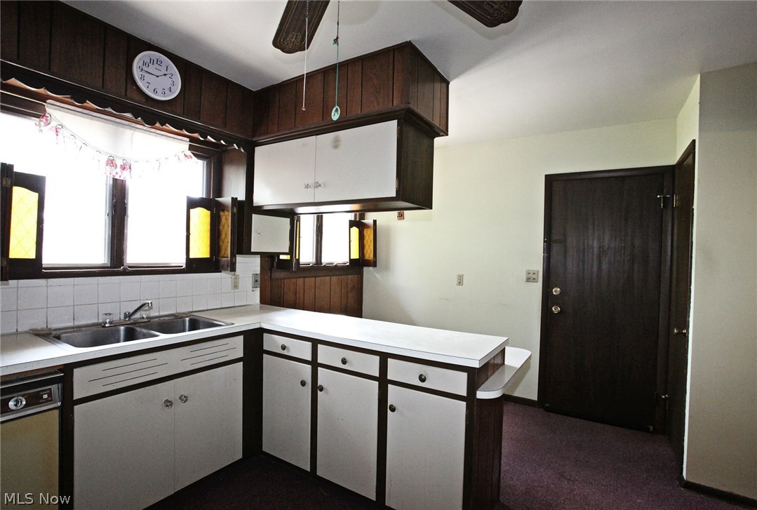 7020 Ridge Road Parma, OH 44129 - Photo 4 of 35