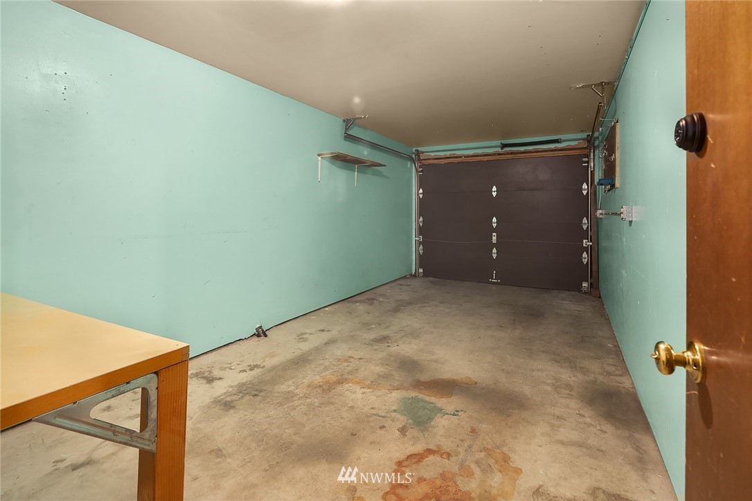 946 North 89th Street Seattle, WA 98103 - Photo 11 of 16