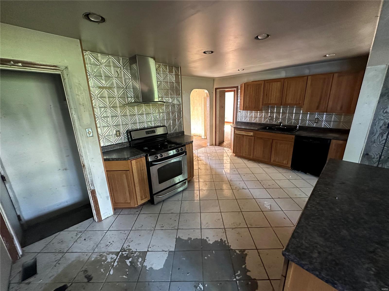 3781 Fee Fee Road Bridgeton, MO 63044 - Photo 7 of 28 Gallery Image 7