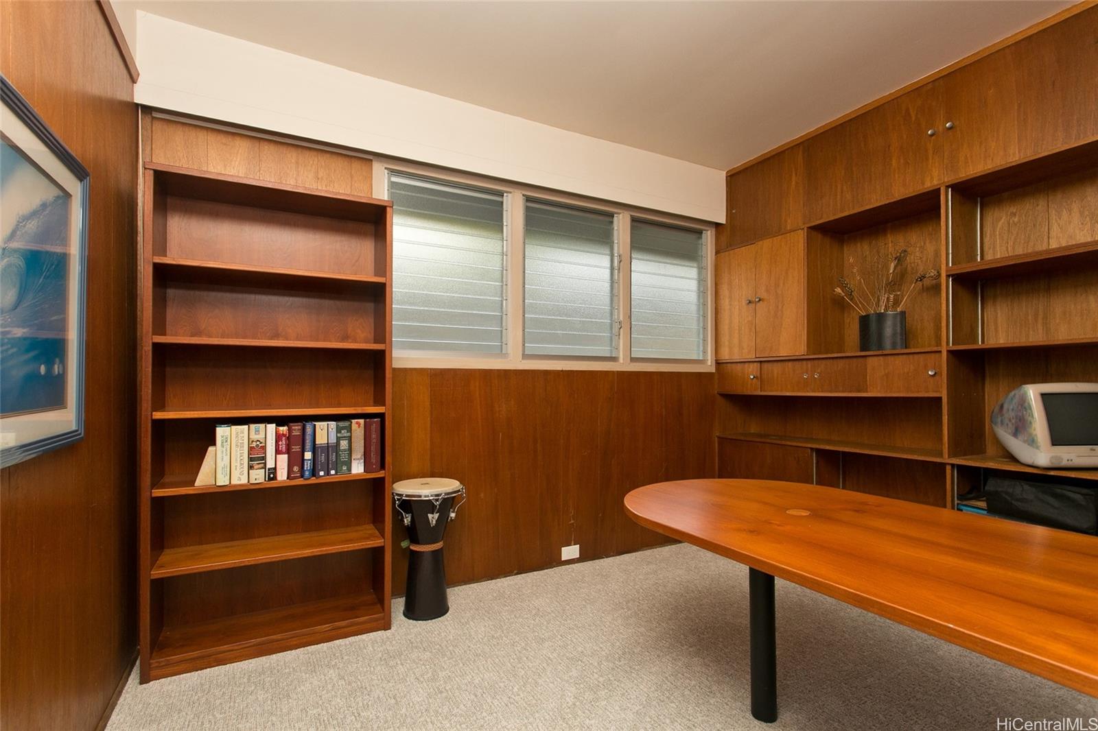 3233 Pacific Heights Road Honolulu, HI 96813 - Photo 11 of 25 a room with workspace