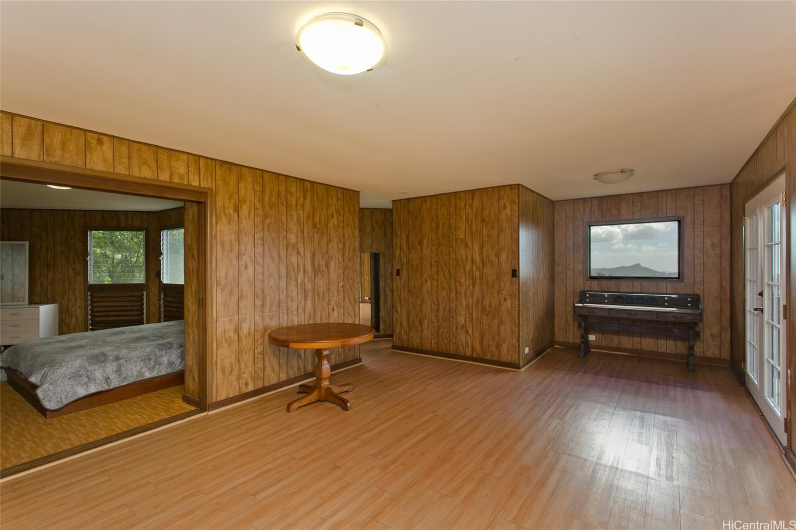 3233 Pacific Heights Road Honolulu, HI 96813 - Photo 17 of 25 a view of room with furniture and wooden floor