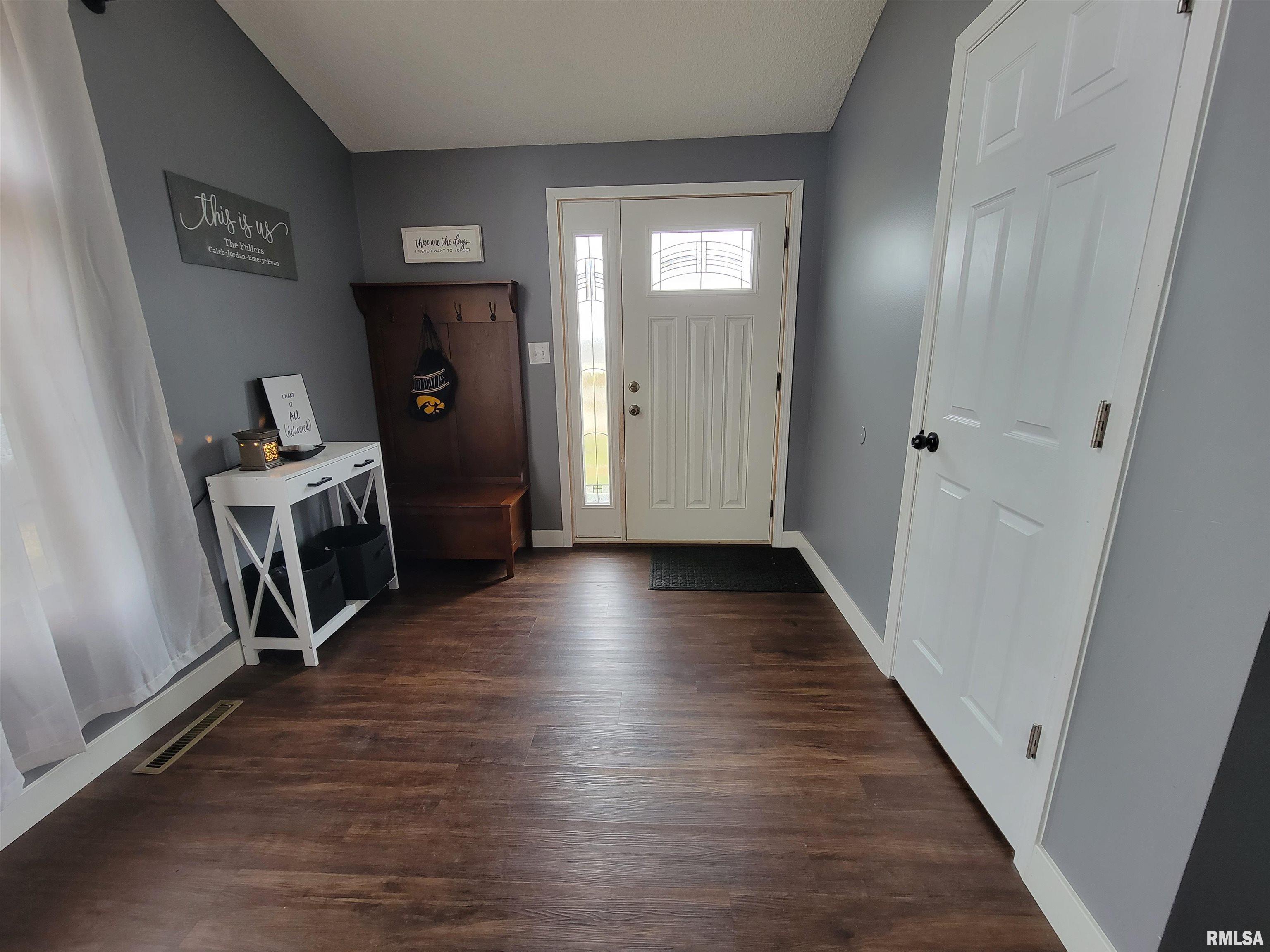 902 13th Street Fulton, IL 61252 - Photo 3 of 28 Gallery Image 3