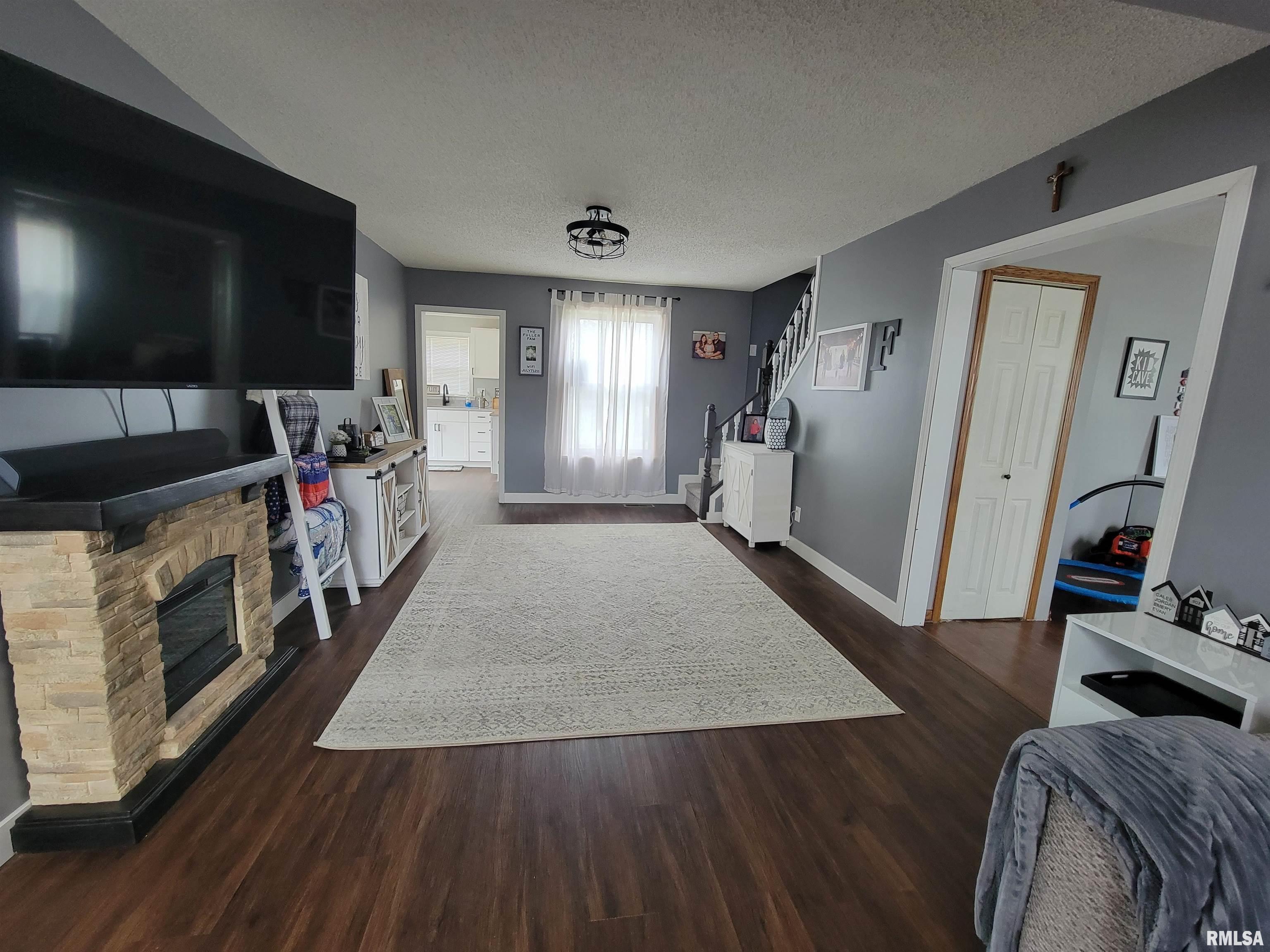 902 13th Street Fulton, IL 61252 - Photo 4 of 28 Gallery Image 4