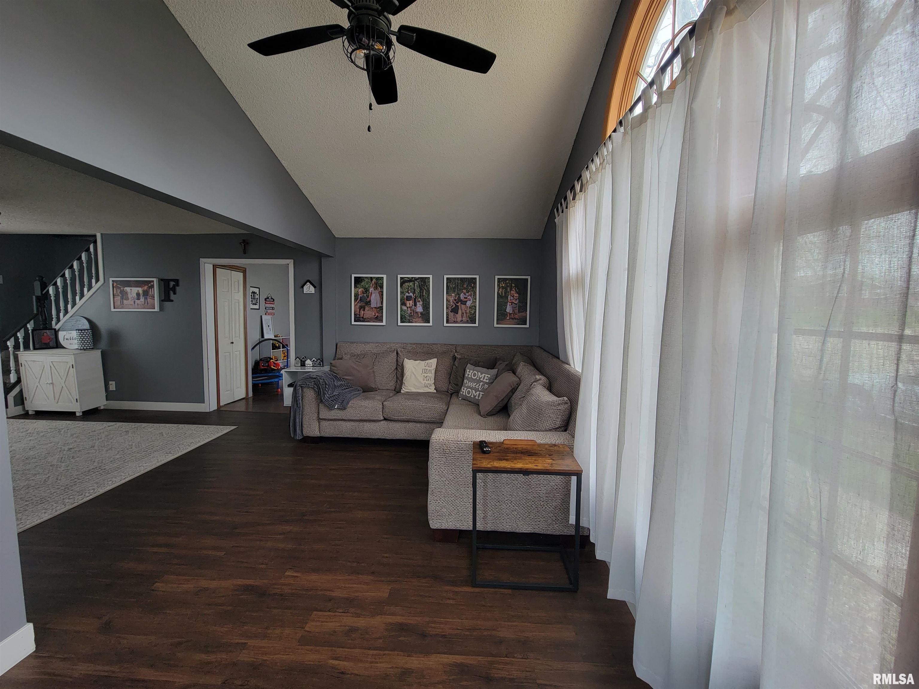 902 13th Street Fulton, IL 61252 - Photo 5 of 28 Gallery Image 5