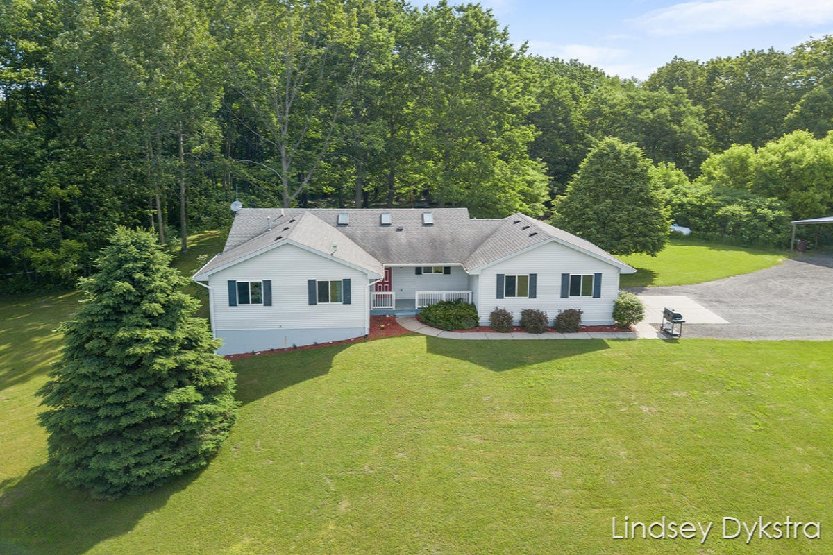 6975 South Grow Road Greenville, MI 48838 - Photo 1 of 45 IMG_1035