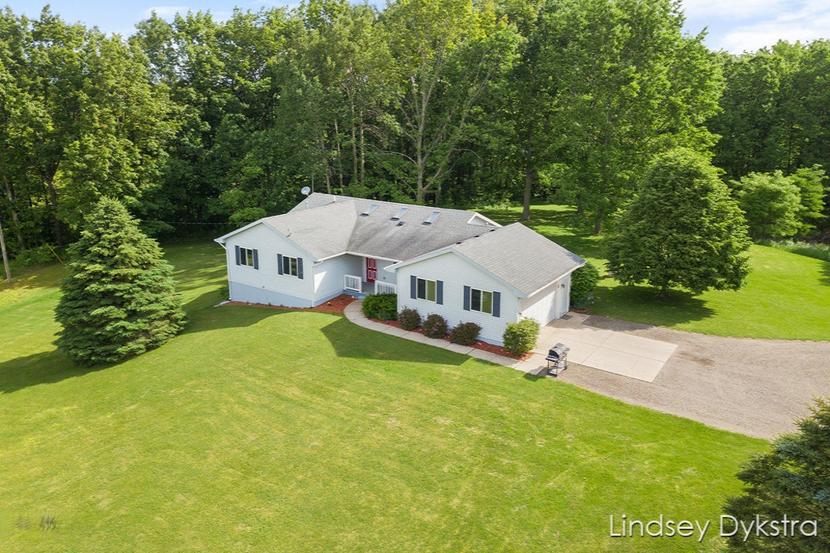 6975 South Grow Road Greenville, MI 48838 - Photo 4 of 45 IMG_1037