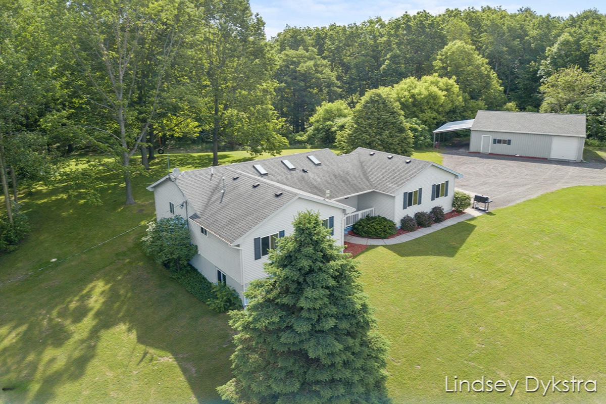 6975 South Grow Road Greenville, MI 48838 - Photo 5 of 45 IMG_1036