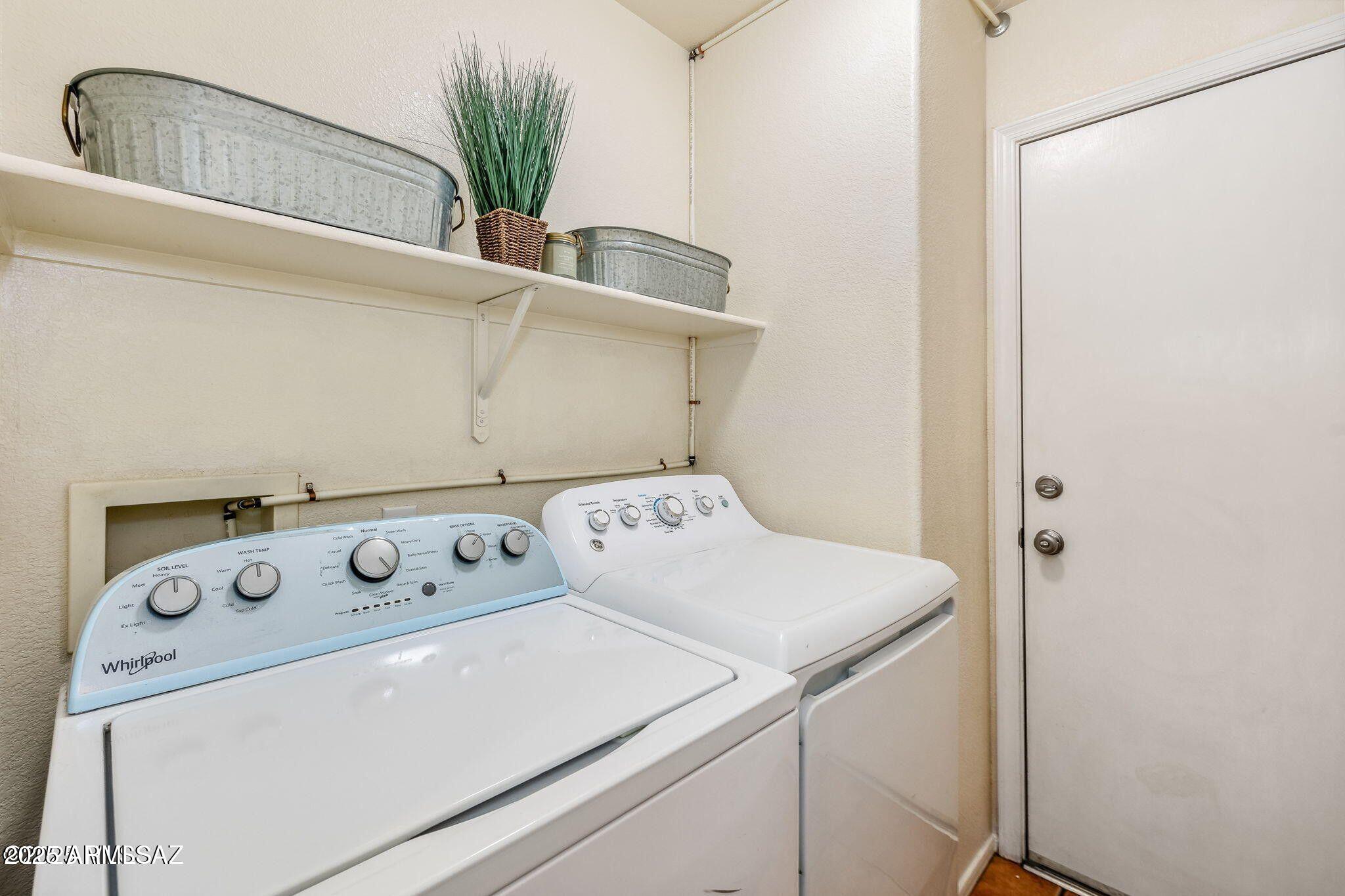 11161 North Par Drive Oro Valley, AZ 85737 - Photo 25 of 35 a utility room with dryer and washer