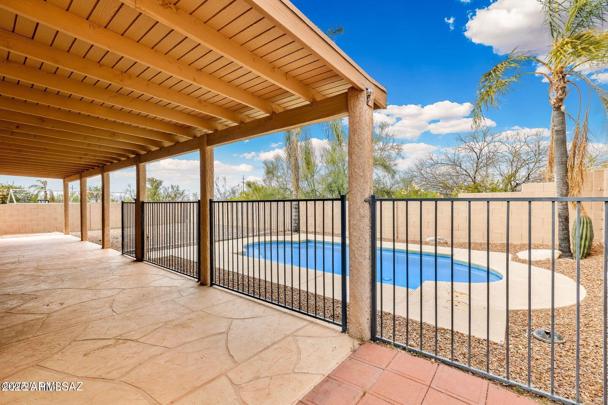 11161 North Par Drive Oro Valley, AZ 85737 - Photo 27 of 35 a view of a backyard