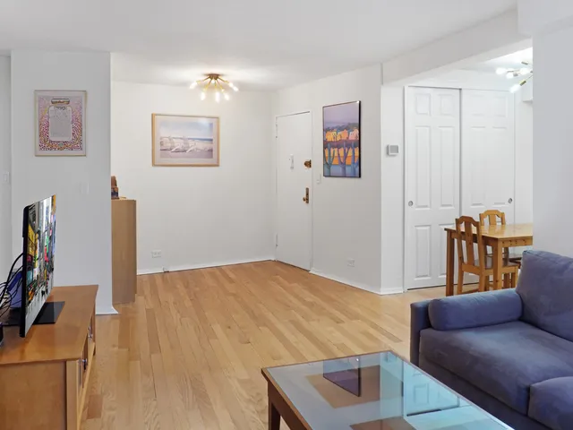 $859,000 | 33 Greenwich Avenue, Unit 6K | West Village