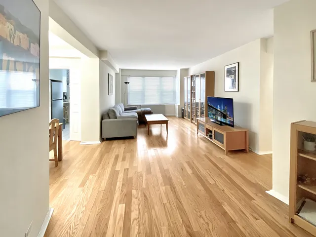 $859,000 | 33 Greenwich Avenue, Unit 6K | West Village