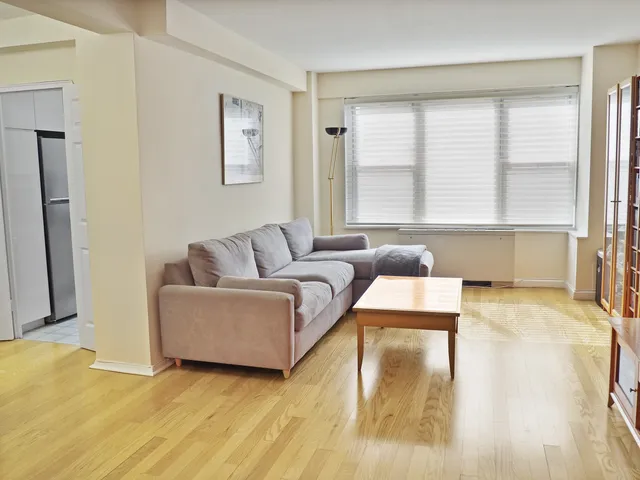 $859,000 | 33 Greenwich Avenue, Unit 6K | West Village
