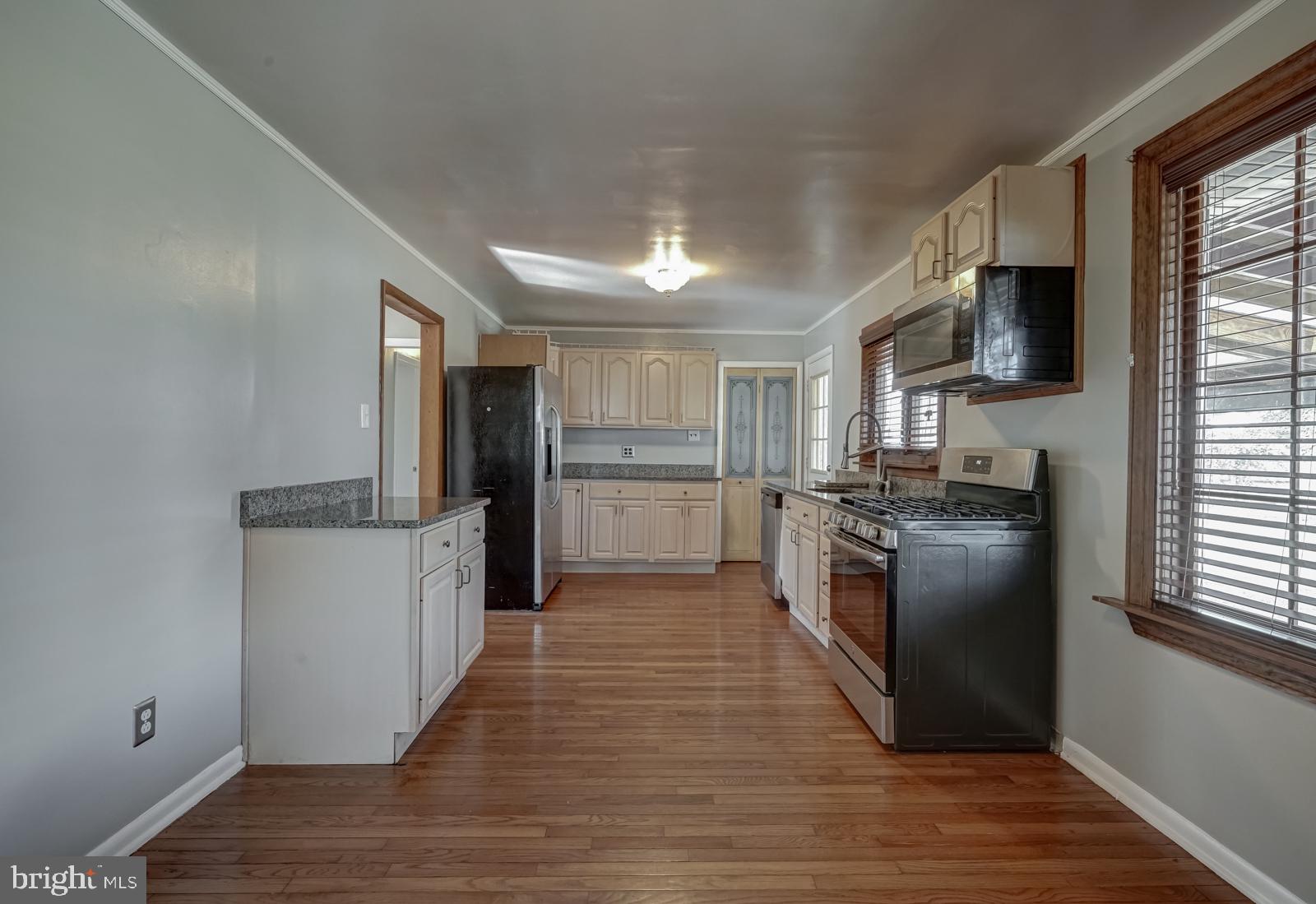 1 Warwick Road Stratford, NJ 08084 - Photo 11 of 36 Kitchen/Dining Room