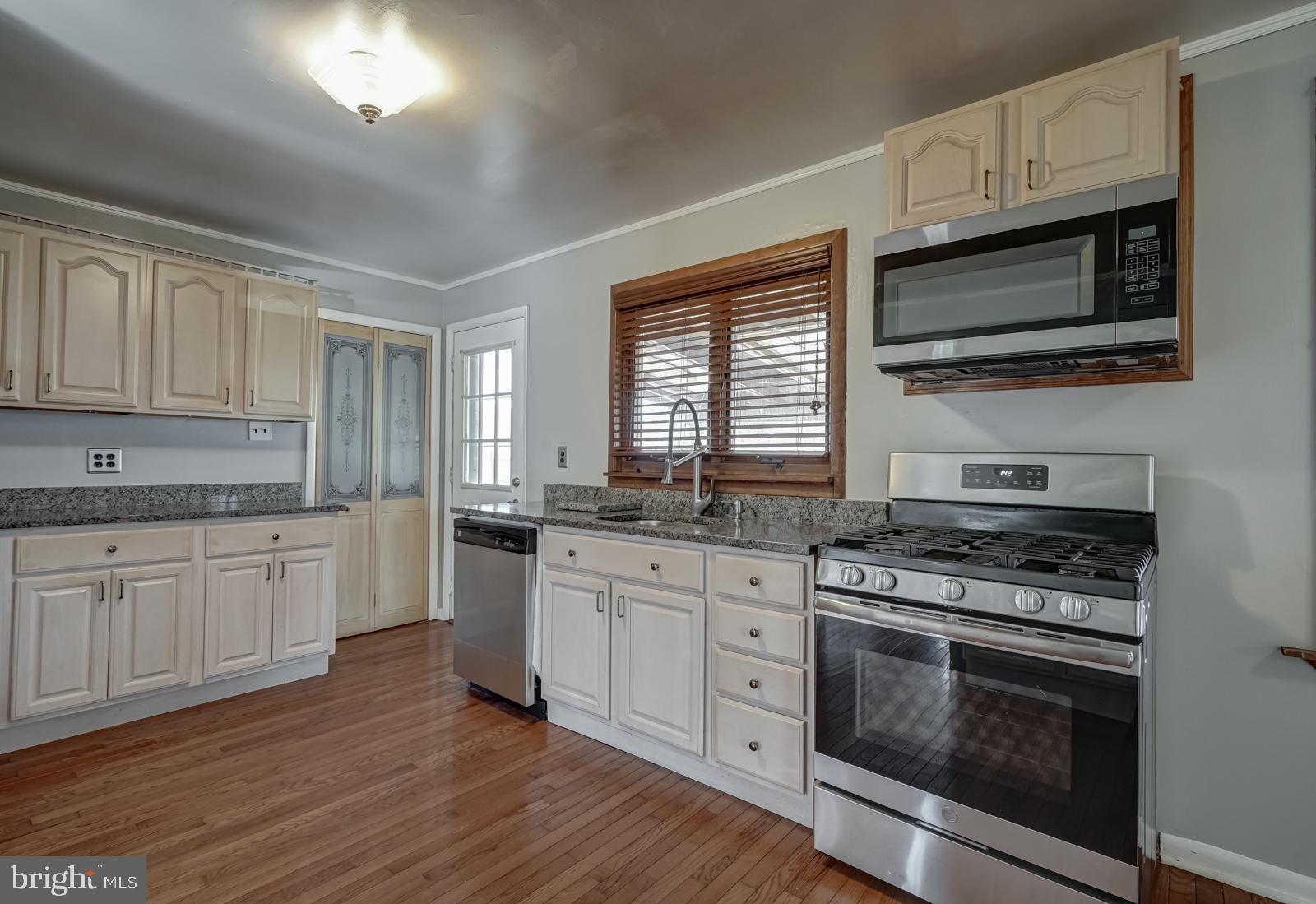 1 Warwick Road Stratford, NJ 08084 - Photo 6 of 36 Kitchen