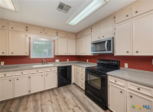 $1,950 | 3901 Chisholm Trail, Unit 12, Salado, TX 76571