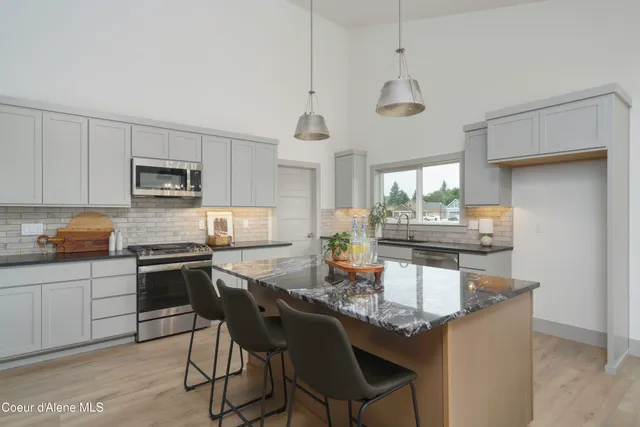 $779,900 | 4550 East Savea Lane, Post Falls, ID 83854