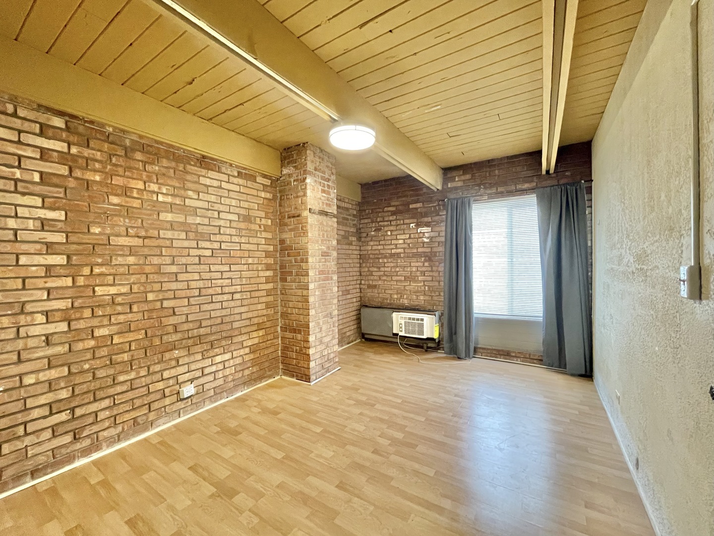 806 South Loomis Street, Unit B Chicago, IL 60607 - Photo 9 of 17 a view of a patio with table and chairs