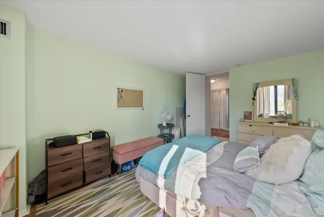 $214,900 | 929 North Astor Street, Unit 405, Milwaukee, WI 53202