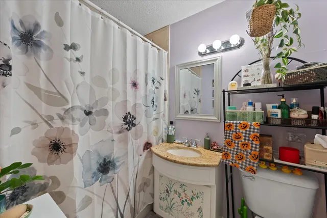 $214,900 | 929 North Astor Street, Unit 405, Milwaukee, WI 53202