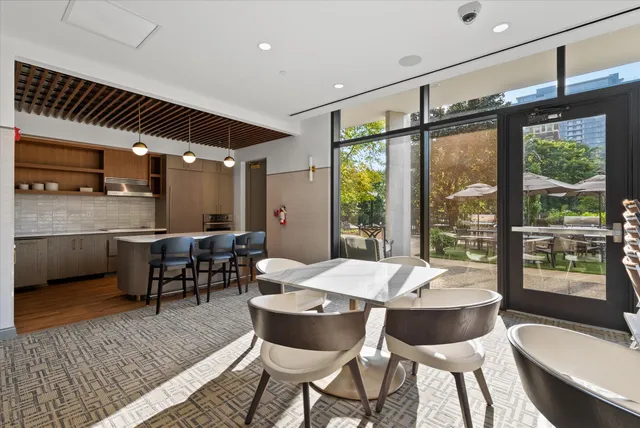 $214,900 | 929 North Astor Street, Unit 405, Milwaukee, WI 53202