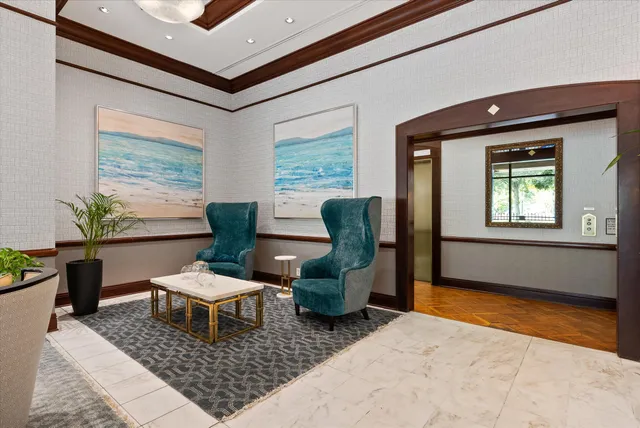 $214,900 | 929 North Astor Street, Unit 405, Milwaukee, WI 53202