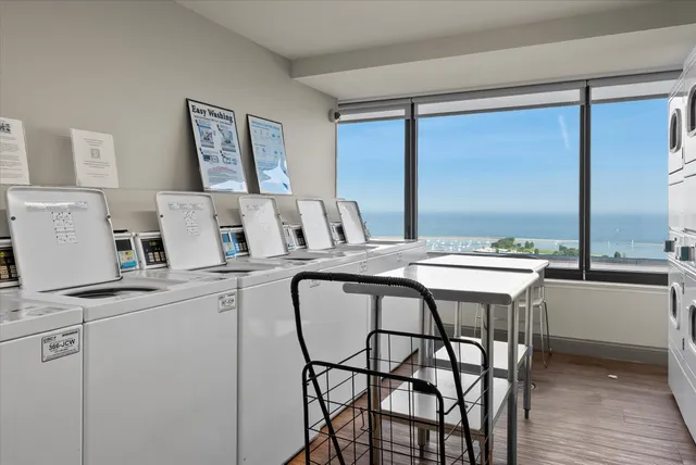 $214,900 | 929 North Astor Street, Unit 405, Milwaukee, WI 53202