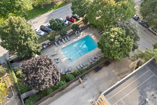 $214,900 | 929 North Astor Street, Unit 405, Milwaukee, WI 53202