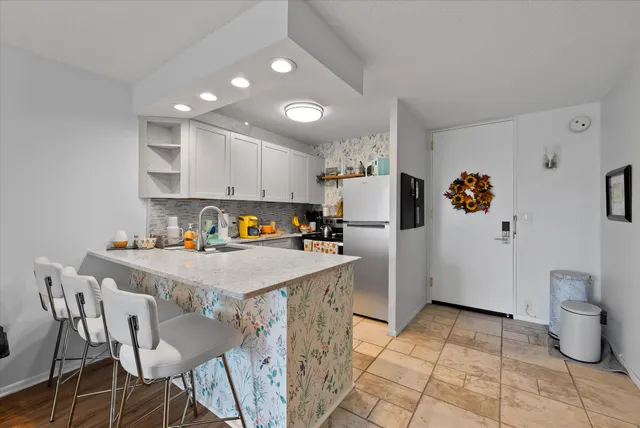 $214,900 | 929 North Astor Street, Unit 405, Milwaukee, WI 53202