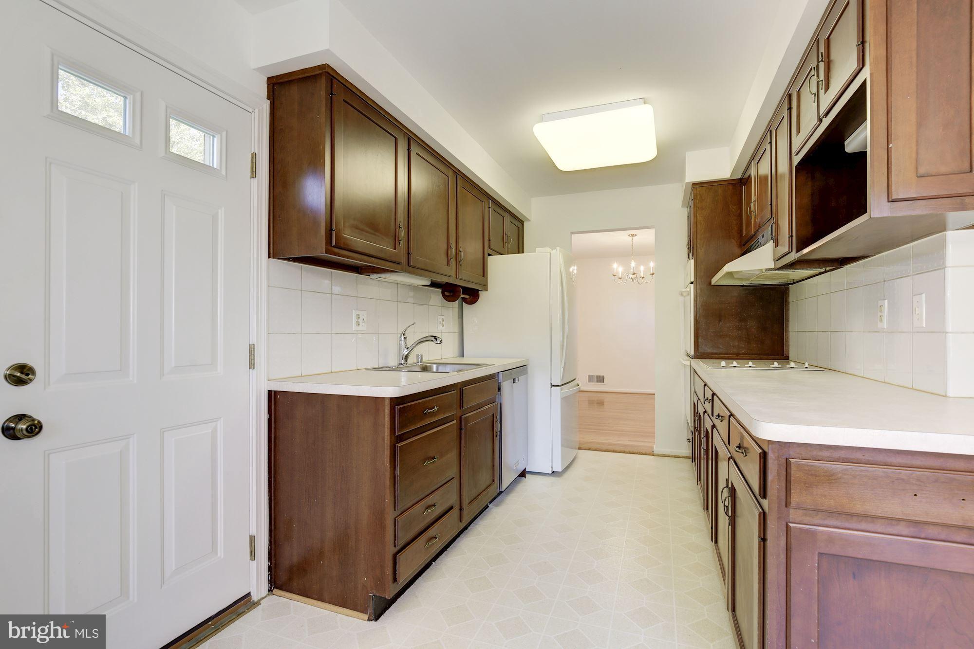 9621 McAlpine Road Silver Spring, MD 20901 - Photo 6 of 30 Kitchen