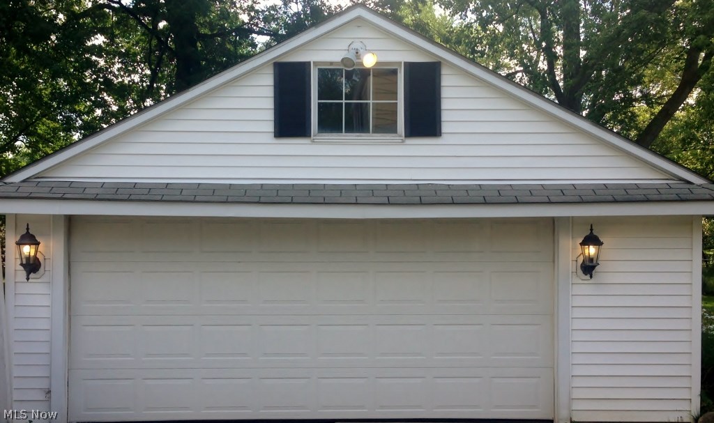 1663 Sunview Road Cleveland, OH 44124 - Photo 2 of 18