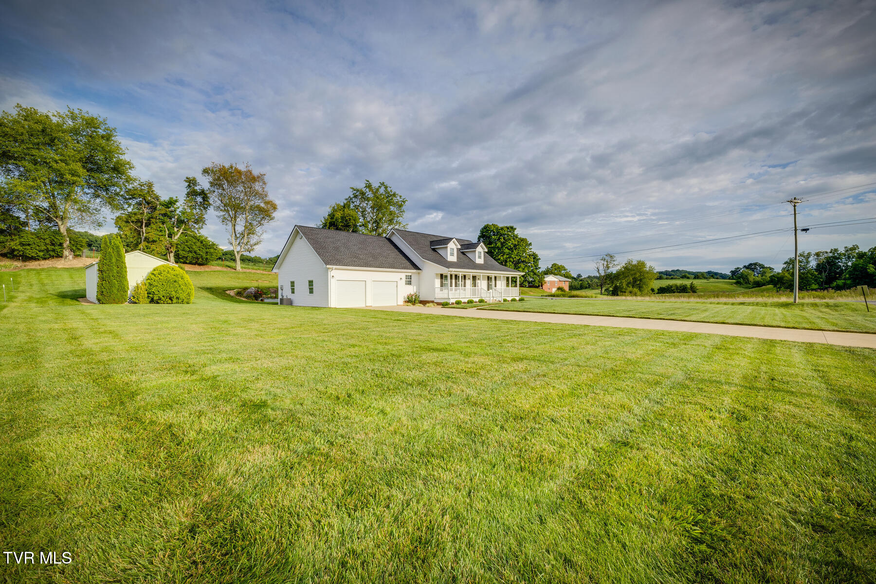 463 Pine Ridge Drive Afton, TN 37616 - Photo 6 of 43 002