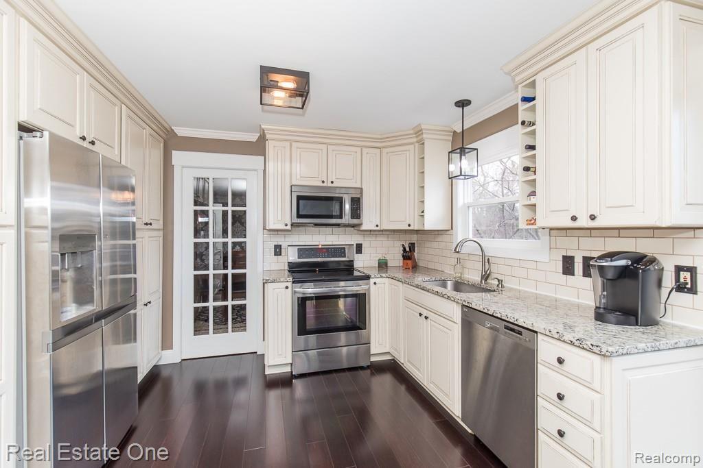 585 South Fieldstone Drive Rochester Hills, MI 48309 - Photo 11 of 34