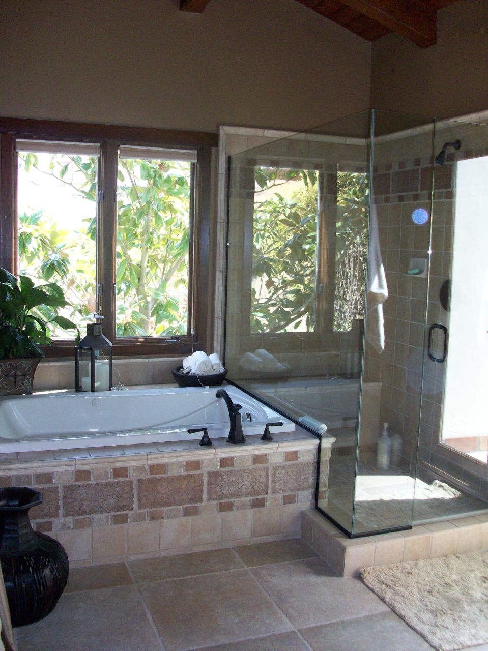 855 Miramonte Drive Santa Barbara, CA 93109 - Photo 9 of 25 a view of entryway and hall with wooden floor
