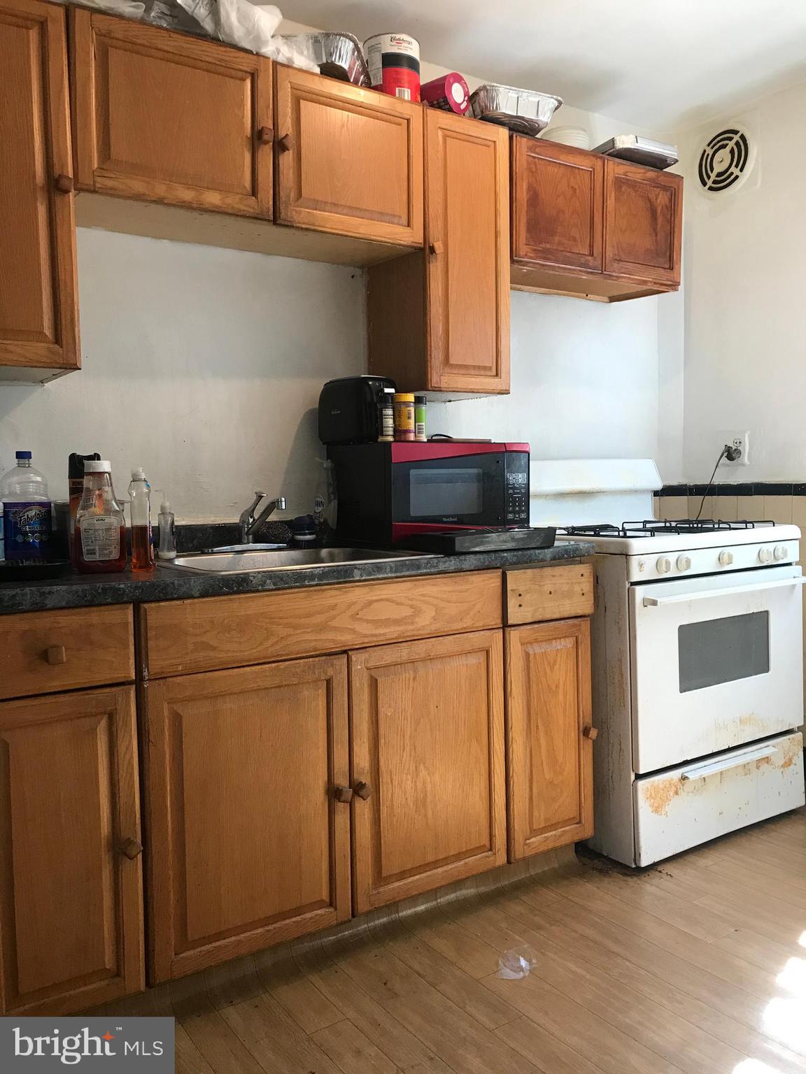 588 Snowden Road Upper Darby, PA 19082 - Photo 8 of 13