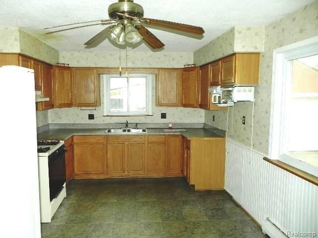 8820 Wayne Road Romulus, MI 48174 - Photo 27 of 32 261-833544_Kitchen.JPG