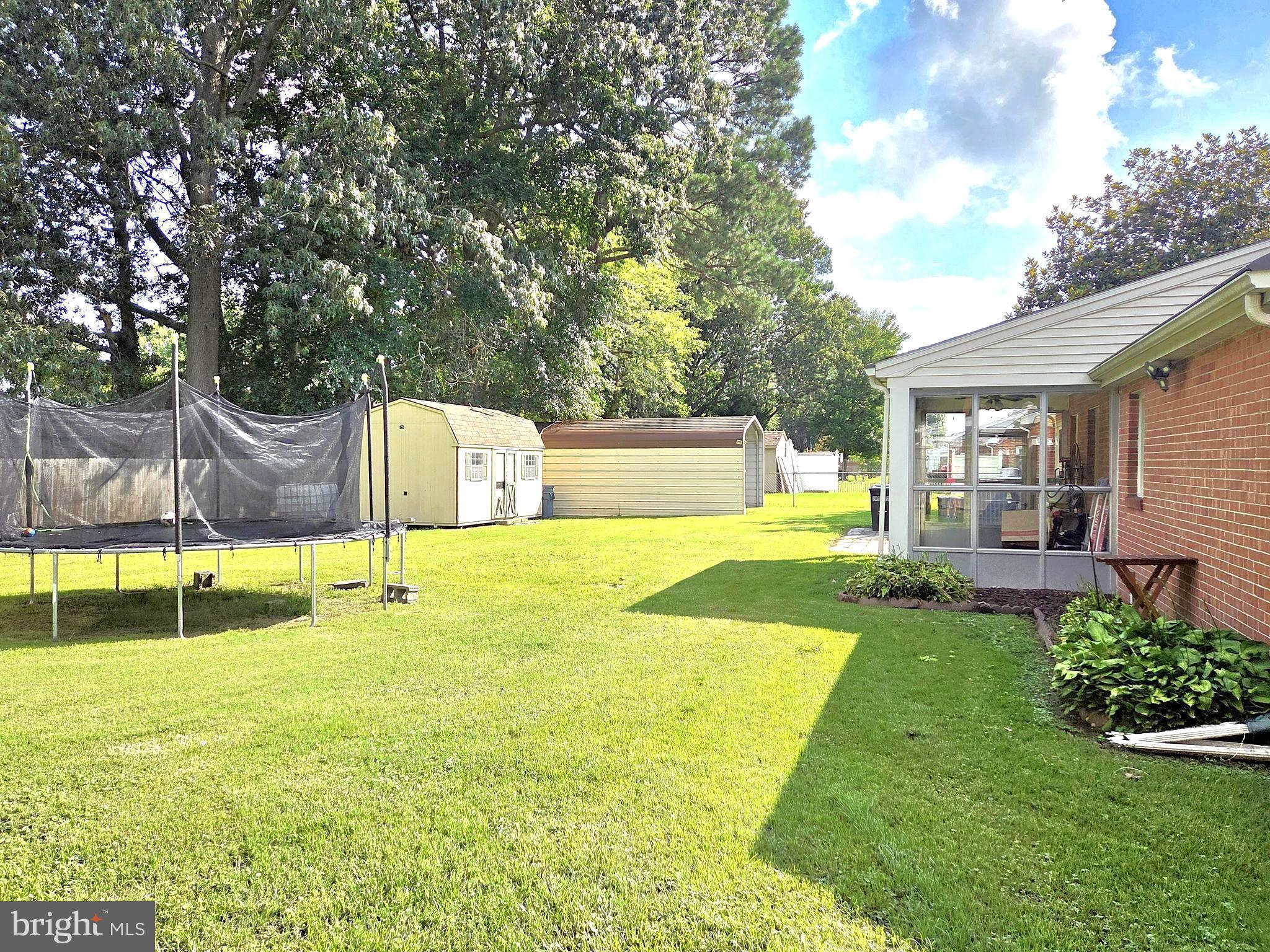 601 Edlon Park Cambridge, MD 21613 - Photo 4 of 19 a view of a backyard with swimming pool