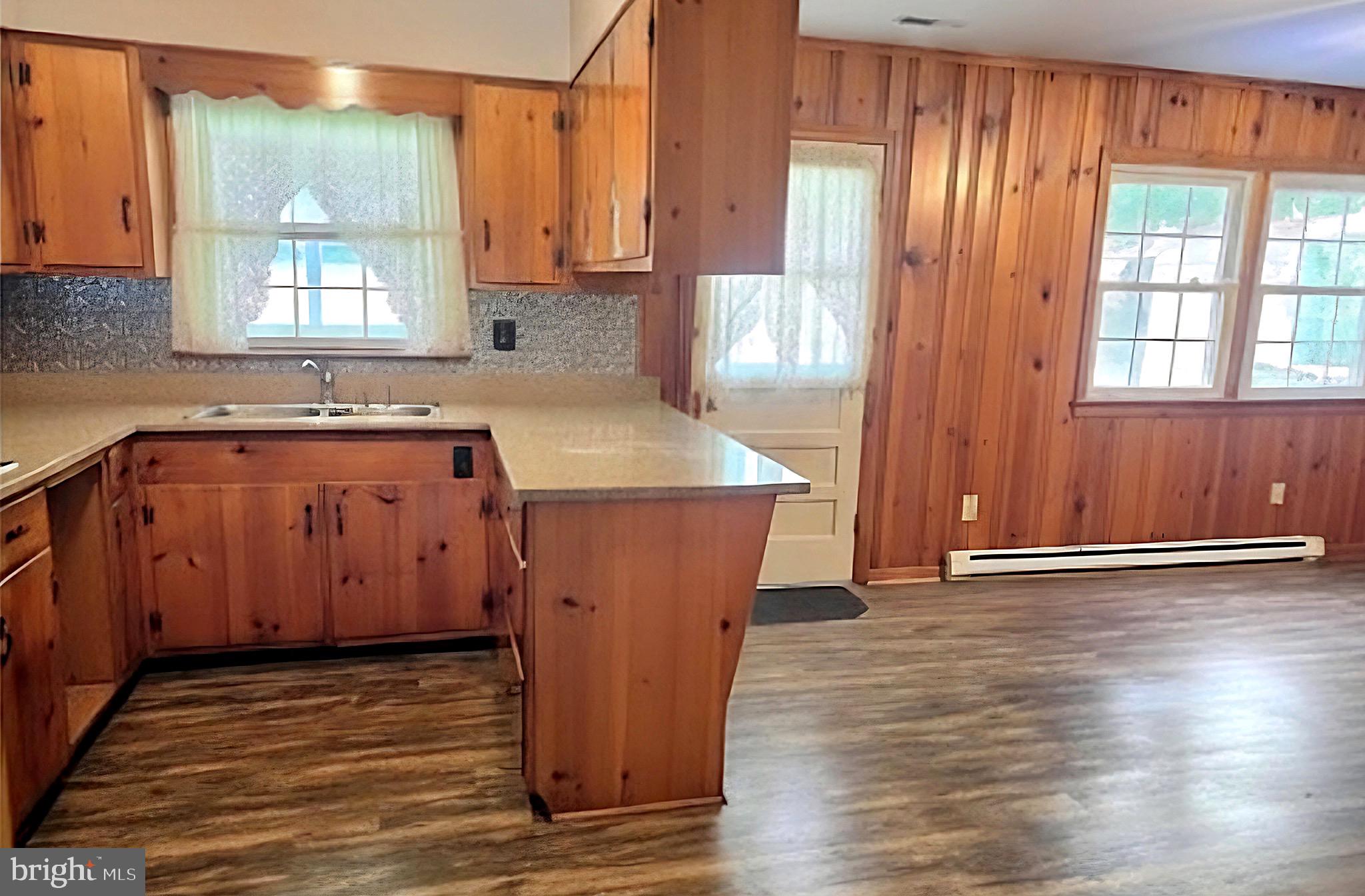 601 Edlon Park Cambridge, MD 21613 - Photo 8 of 19 an empty room with wooden floor and a window