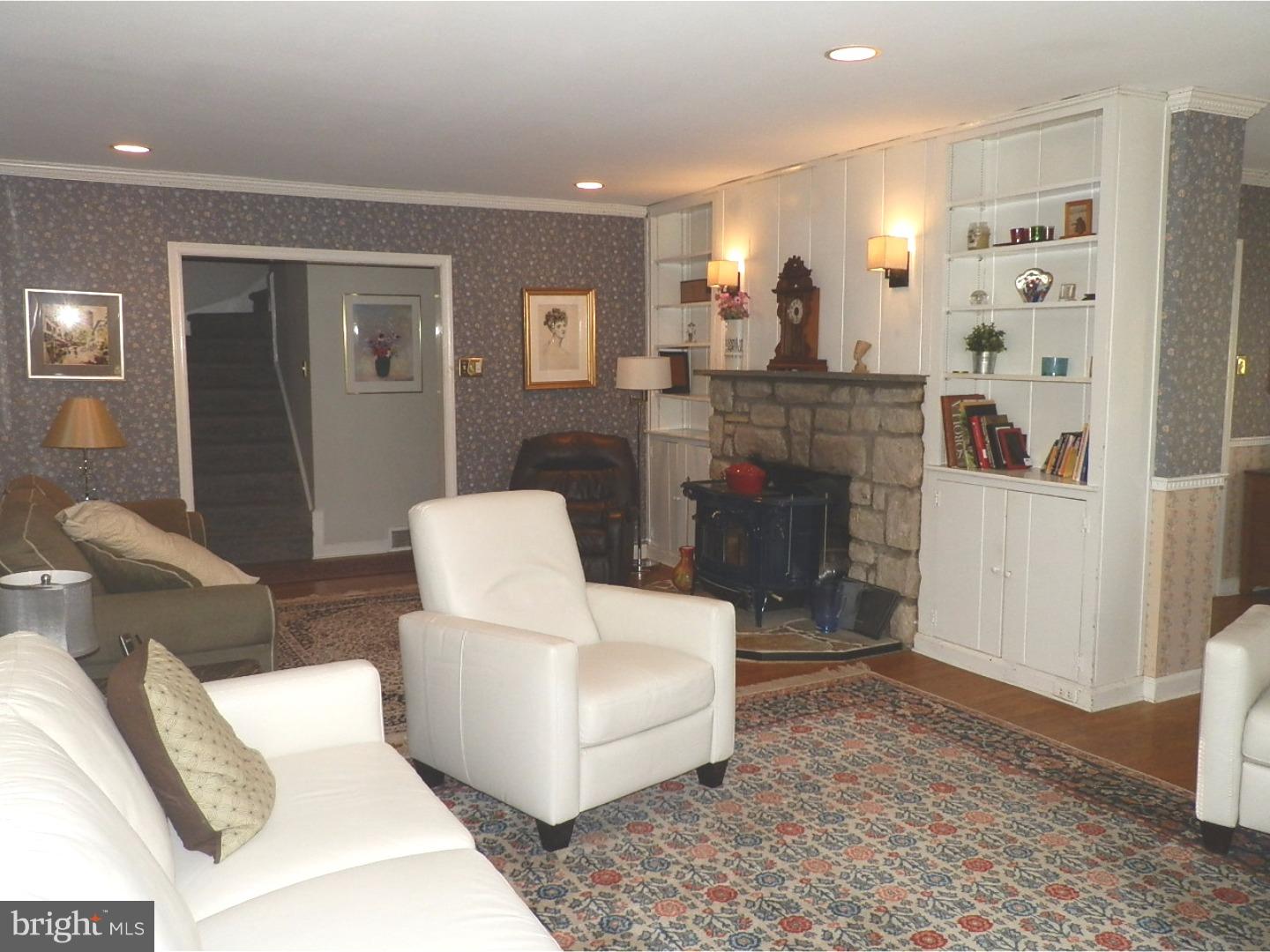 679 Pinetree Road Jenkintown, PA 19046 - Photo 7 of 25 Living Room