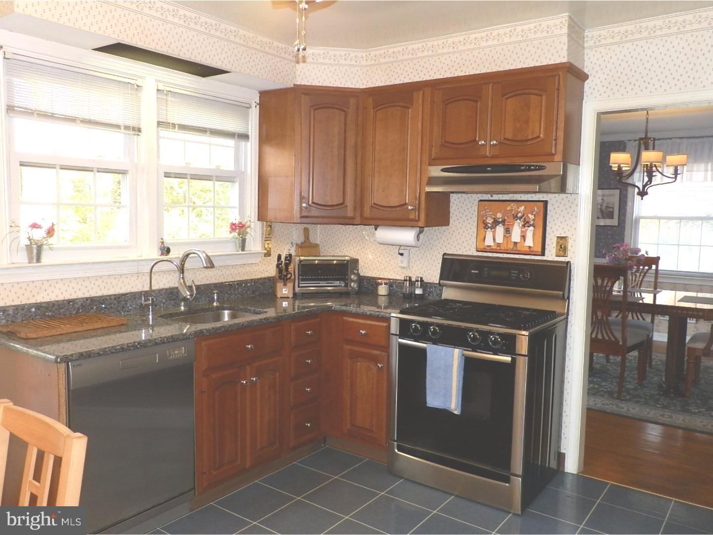 679 Pinetree Road Jenkintown, PA 19046 - Photo 10 of 25 Kitchen