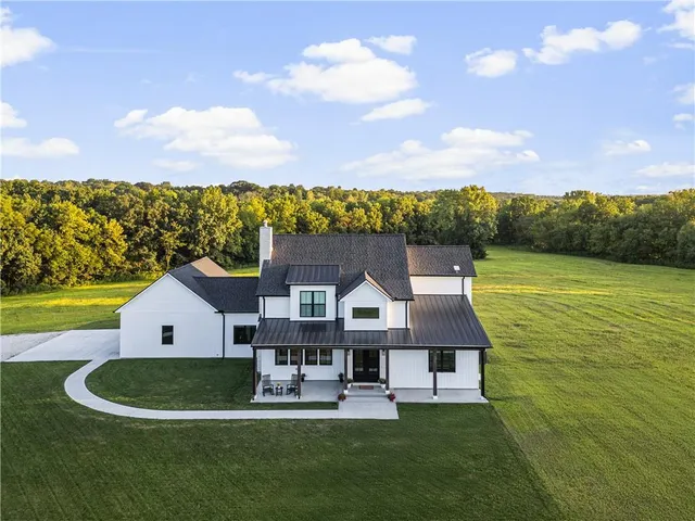 $1,450,000 | 21851 179th Street, Tonganoxie, KS 66086