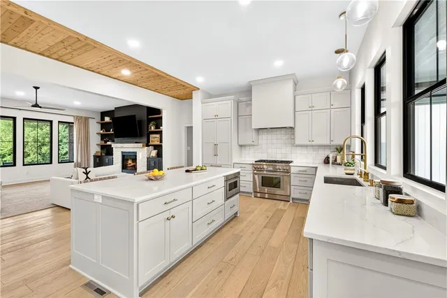 $1,450,000 | 21851 179th Street, Tonganoxie, KS 66086