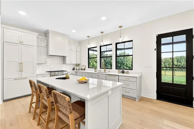 $1,450,000 | 21851 179th Street, Tonganoxie, KS 66086