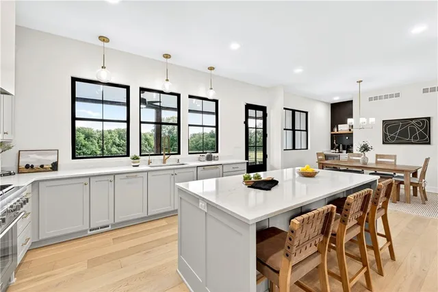 $1,450,000 | 21851 179th Street, Tonganoxie, KS 66086