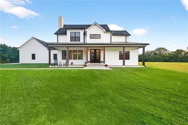 $1,450,000 | 21851 179th Street, Tonganoxie, KS 66086