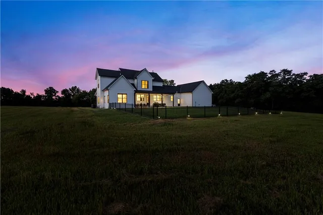 $1,450,000 | 21851 179th Street, Tonganoxie, KS 66086