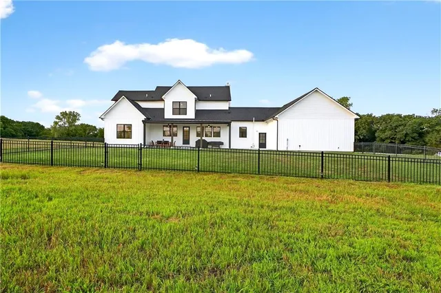 $1,450,000 | 21851 179th Street, Tonganoxie, KS 66086